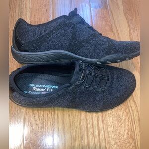 SKECHERS WOMENS SIZE 9 LIKE NEW
